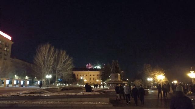 Салют Праздничный Фейерверк в городе Волгоград на Центральной Набережной 23 февраля 2023 года