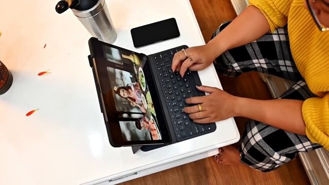 Logitech Slim Folio Pro: bàn phím gõ tốt nhất cho iPad Pro смотреть онлайн