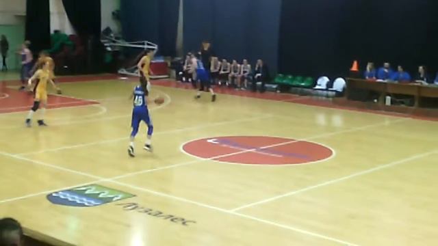 Я была там и болела за каманду нику но только ника проеграла а вы за кого болеете за нику или динам