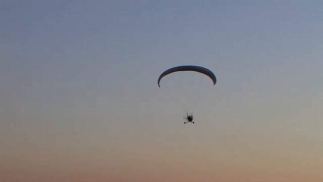 Ночной полёт на паратрайке смотреть онлайн