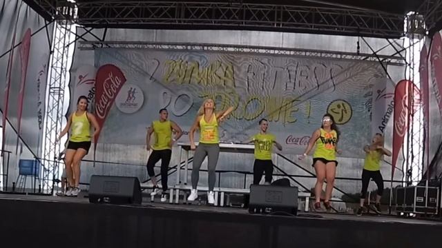Zumba Warm Up - "Cola Song" by Inna смотреть онлайн