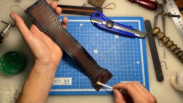 DIY. Шкіряні ножни своїми руками. Ручна робота. Кожаные ножны своими руками. Ручная работа. 1 часть смотреть онлайн