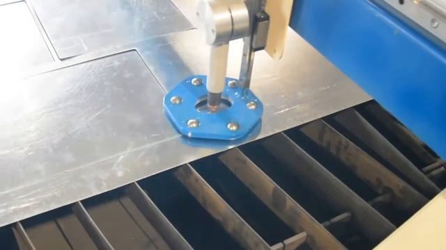 Резка тонких листов из оцинковки на станке плазменной резки с ЧПУ без системы THC смотреть онлайн