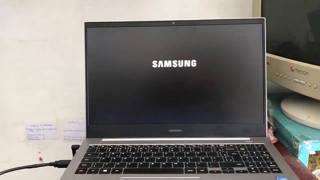 Como FORMATAR o Notebook Samsung Book E20, E30, X20, X30, X40, X45, X50 e X55 смотреть онлайн