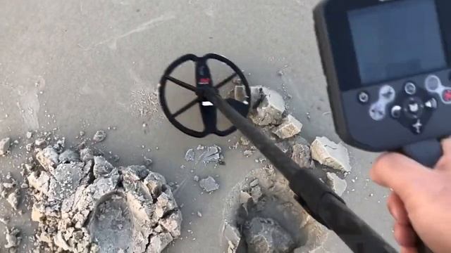 Minelab CTX-3030 on Florida Spring Break Beach! - Good Luck Lead !!! смотреть онлайн