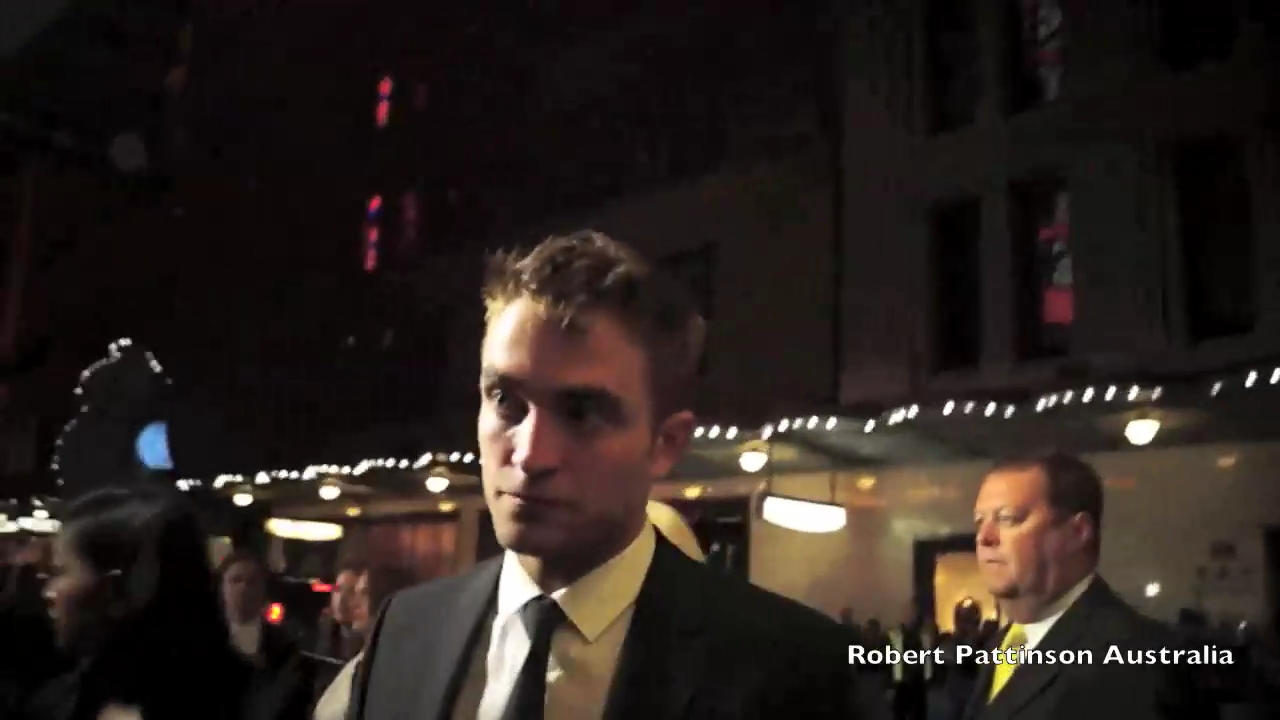 Rob Talks to Maria at RPAU - The Rover SFF Red Carpet смотреть онлайн