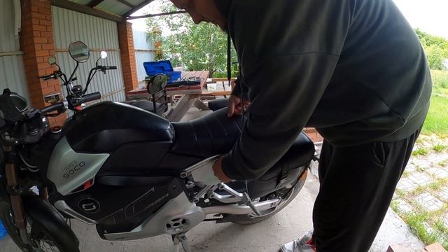 Разбираем электромотоцикл Super Soco TC MAX смотреть онлайн