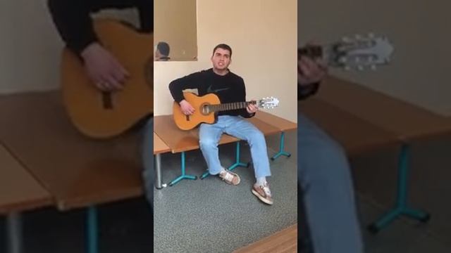 Дагестан . Парень класно поёт песню . Эту песню ищут все . Эльдар Далгатов отдыхает.