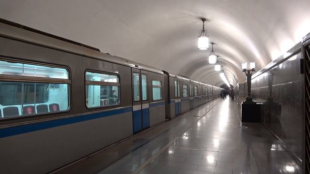Московский Метрополитен 81-740/741 серии 0233 и 0234 на станции Парк Культуры смотреть онлайн