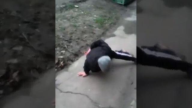 Челлендж отжимания на одной руке 20 раз!!!!! смотреть онлайн