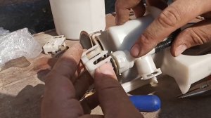 Меняем топливный фильтр в Honda Civic 8 4D