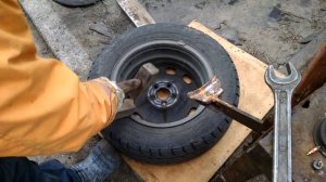 Как отрихтовать(выровнять) диск колеса после удара самостоятельно в домашних условиях