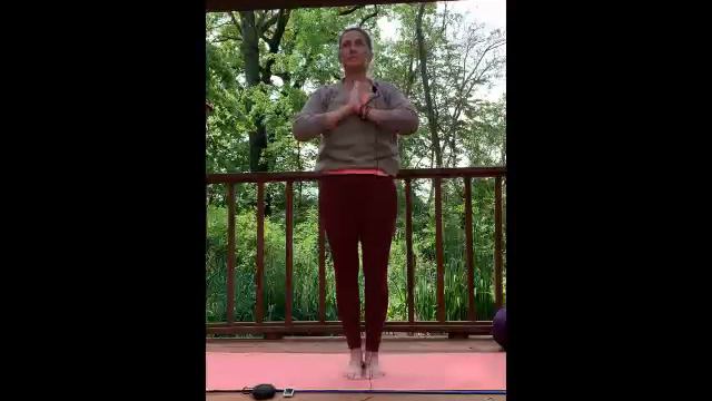 #01 Wake Up Yoga Simple Salutations смотреть онлайн