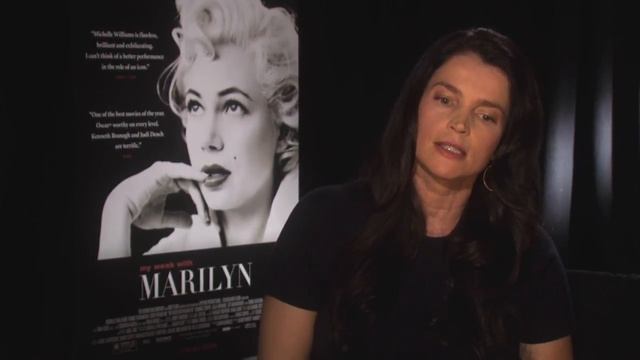 Julia Ormond's Official 'My Week with Marilyn' Interview Pt 1 of 2 смотреть онлайн
