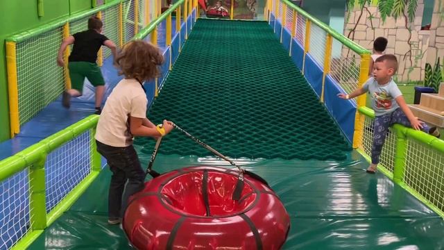 Monkey park Mari. Манки парк тц Мари смотреть онлайн