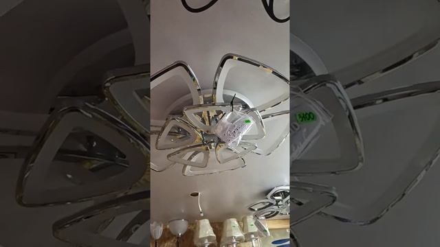 Шикарная светодиодная люстра с подсветкой и диммером и зеркальным покрытием для зала смотреть онлайн