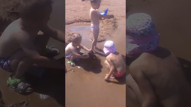 Каспийское Море. Фатимка на пляже смотреть онлайн