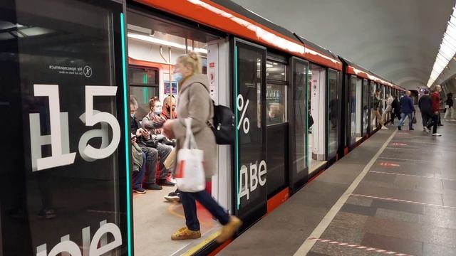 Электропоезд МОСКВА-2020 на станции Сухаревская смотреть онлайн