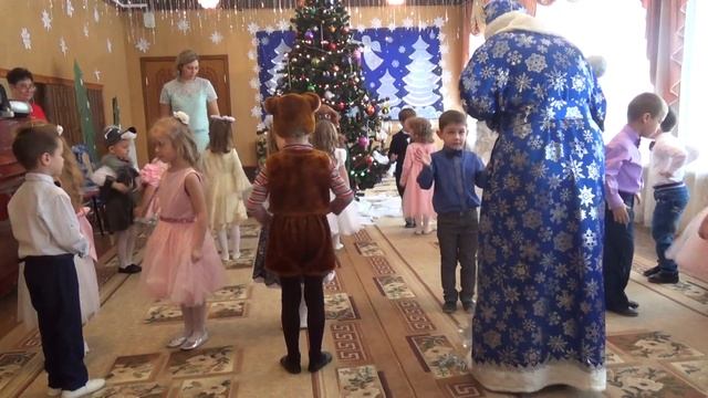 "Новогодняя полька" в исполнении детей гр. №10 МБДОУ ЦРР - д/с "Сказка" смотреть онлайн