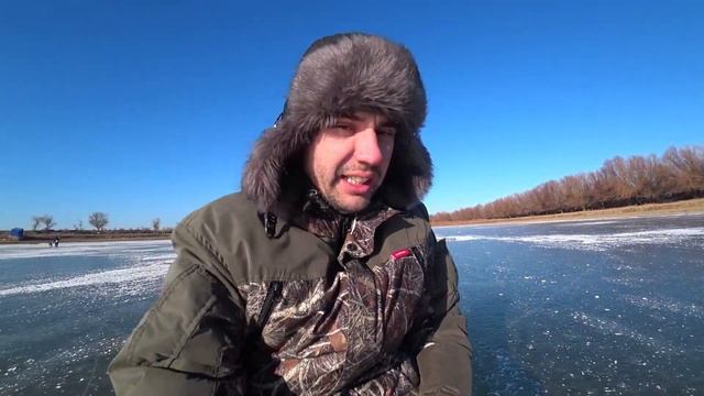 Зимняя рыбалка/Первая вылазка ЛОВЛЮ ВОБЛУ НА РЕКЕ УРАЛ смотреть онлайн