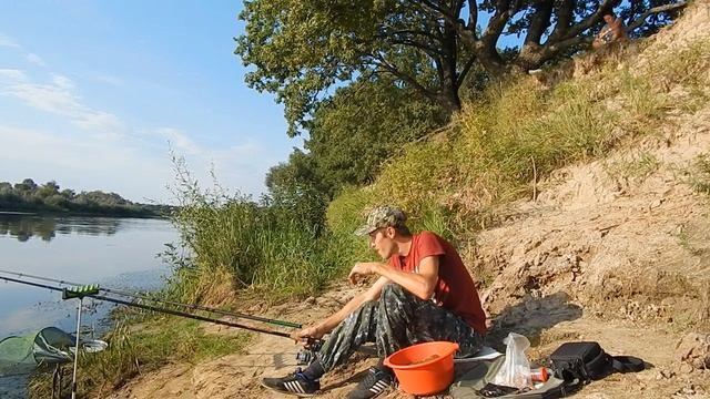 Ловим плотву в конце лета на фидер смотреть онлайн