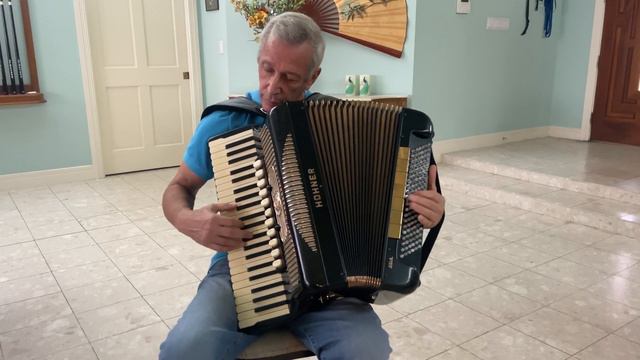 The Washington Post on a Hohner Gola Accordion смотреть онлайн