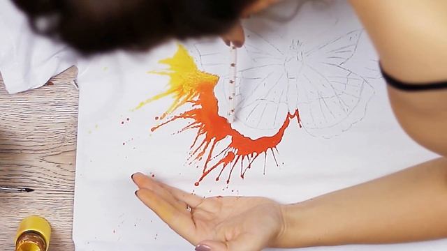 DIY ? T-SHIRT PAINTING ? РИСУЮ НА ФУТБОЛКЕ / Переделываем одежду| Fosssaaa смотреть онлайн