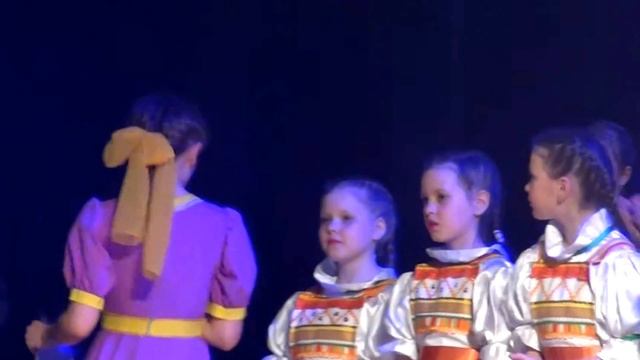 На сцене "Гаврош", весь. Награждение. смотреть онлайн
