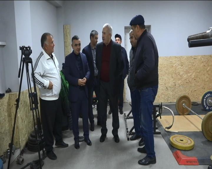 Глава района посетил секцию ДЮСШ по тяжелой атлетике смотреть онлайн