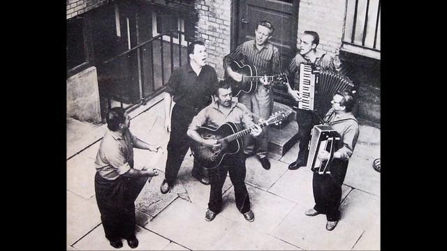 Jørgen og Gustav Winckler - Solskin i en baggård -1958 смотреть онлайн
