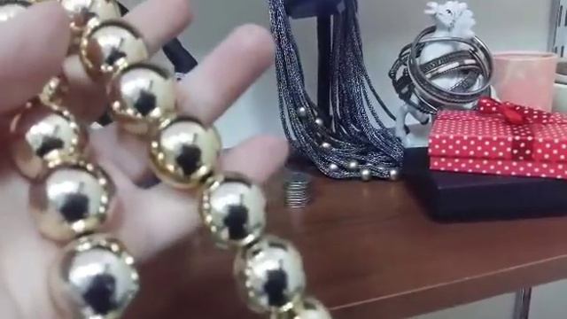 Готовлюсь на торжество к соседям.