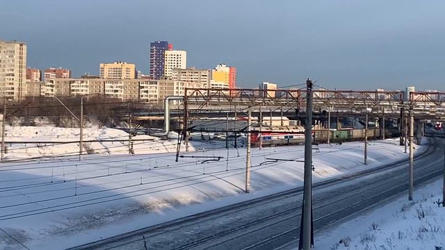 ‘’Как всегда всегда сел телефон’’ 2ЭС6-001 с грузовым поездом следует по перегону Екб-сорт—Екб-пасс смотреть онлайн