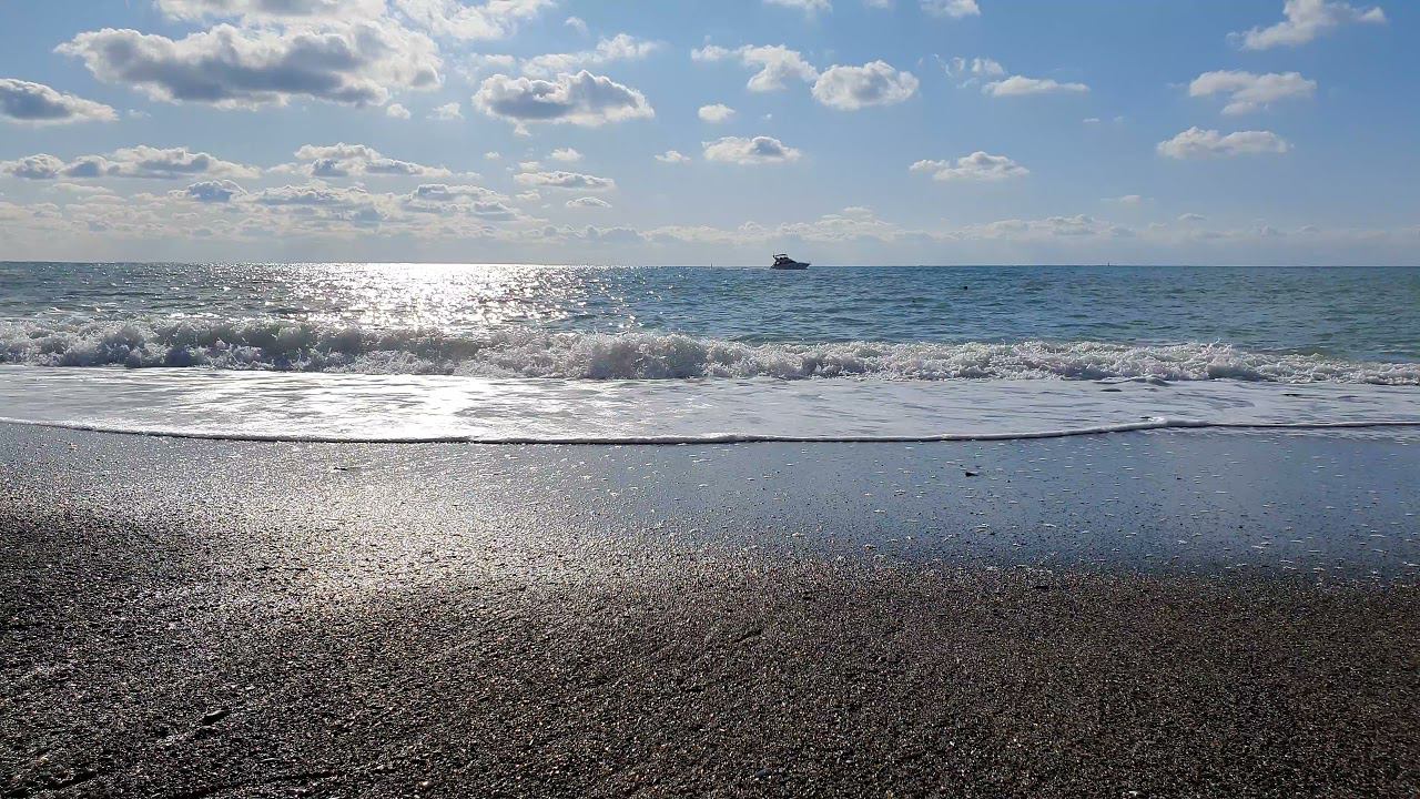 Calm sea and Relaxing sounds of the Beach смотреть онлайн