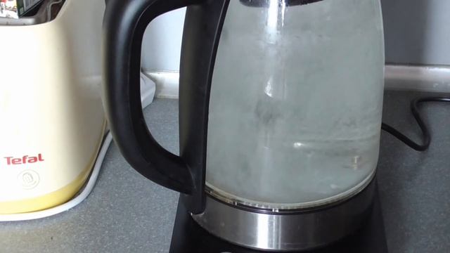 Самый простой способ очистить чайник от накипи | Лысый Повар смотреть онлайн
