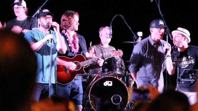 Jensen Ackles Jared Padalecki sing Hawaii смотреть онлайн