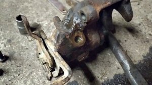 Как прокачать тормоза если обломался штуцер прокачки