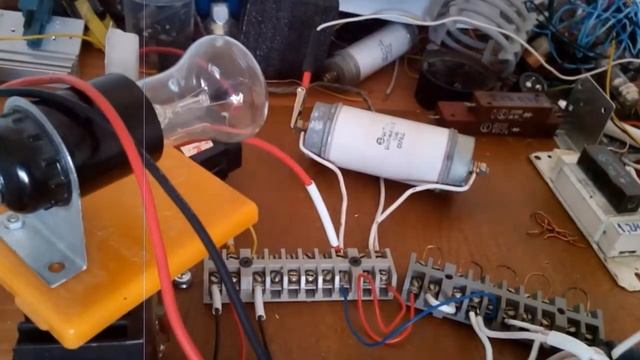 Белое свечение сгоревшей лампы. Параллельно лампе включен ТЭН 2,5 КВт. смотреть онлайн