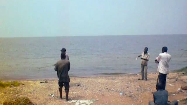 Рыбаки на озере Виктория, Entebbe, Uganda смотреть онлайн
