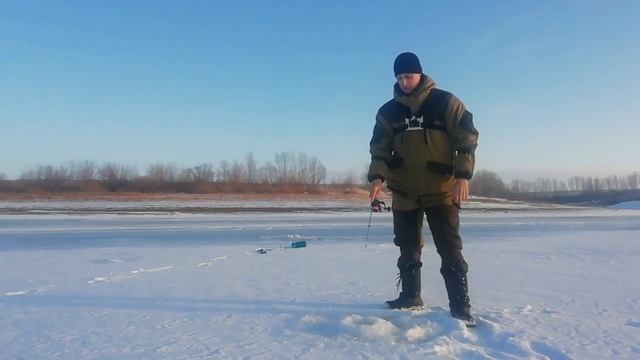 ✔️Окунь на балансир зимой,клев в глухозимье. Зимняя рыбалка на балансир,разведка новых мест. смотреть онлайн
