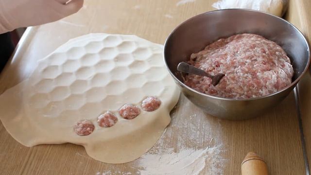 ПЕЛЬМЕНИ ДОМАШНИЕ МНОГО, БЫСТРО И СКУСНО/ТЕСТО В ХЛЕБОПЕЧКЕ/форма для пельменей смотреть онлайн