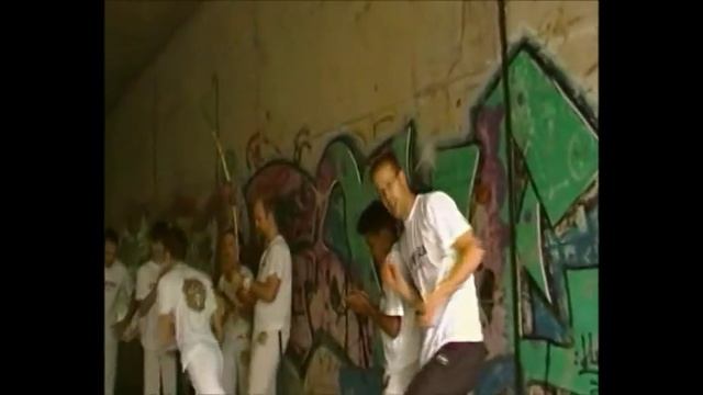 Capoeira Grupo Conquista 2014 Roda nach Auftritt unter der Brücke смотреть онлайн