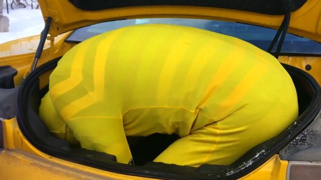 Red Man & Purple Fat Man clean out Chevy Camaro! Yellow Man in Trunk for Kids смотреть онлайн