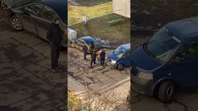 Беларусь. Задержания во дворах, Минска. смотреть онлайн