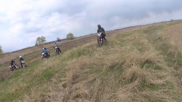 наглядна різниця мощі між Loncin 300 і 250 по ораному полю з 6:00