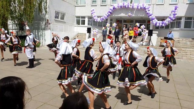 Танцевальный коллектив "Янка". Молдавский танец. смотреть онлайн