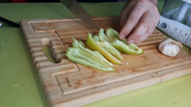 Простой способ сделать салат из ПОМИДОР вкуснее! #салат #помидоры #томаты #каксделатьсалат #рецепт смотреть онлайн