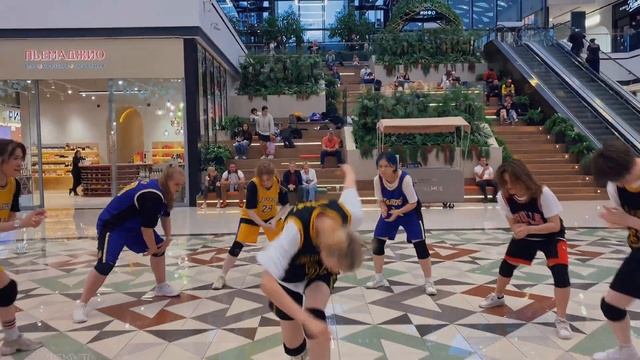 [KPOP IN PUBLIC | ONE TAKE] TXT (투모로우바이투게더) 'Cat & Dog' cover dance by HEADWAY смотреть онлайн
