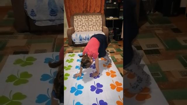 Играю в игру  Twister ?