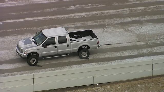 Ford Pickup Rescues Stuck Semi смотреть онлайн