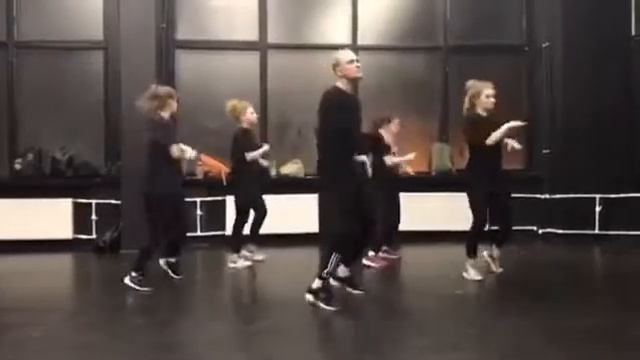 Марк Куклин / Танцы смотреть онлайн